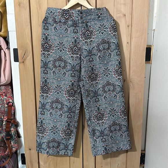 🌸 Urban Outfitters Juliet Paisley Jacquard Crop Pants - Picture 3 of 4